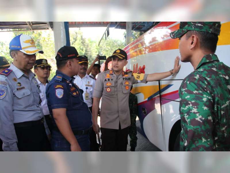 Jelang Mudik Lebaran, Kapolres Bojonegoro Laksanakan Sidak di Terminal Rajekwesi Bojonegoro
