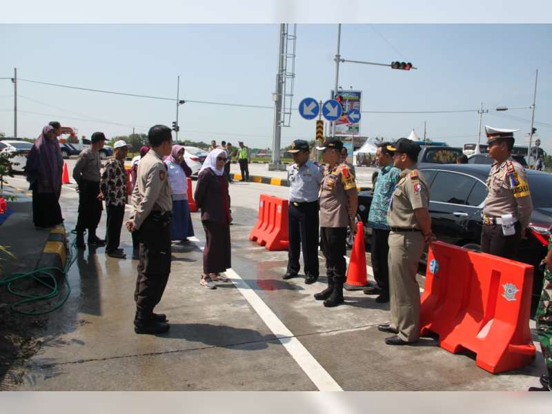 Bupati Bersama Kapolres Bojonegoro Pantau Kesiapan Pos Pengamanan Mudik Lebaran