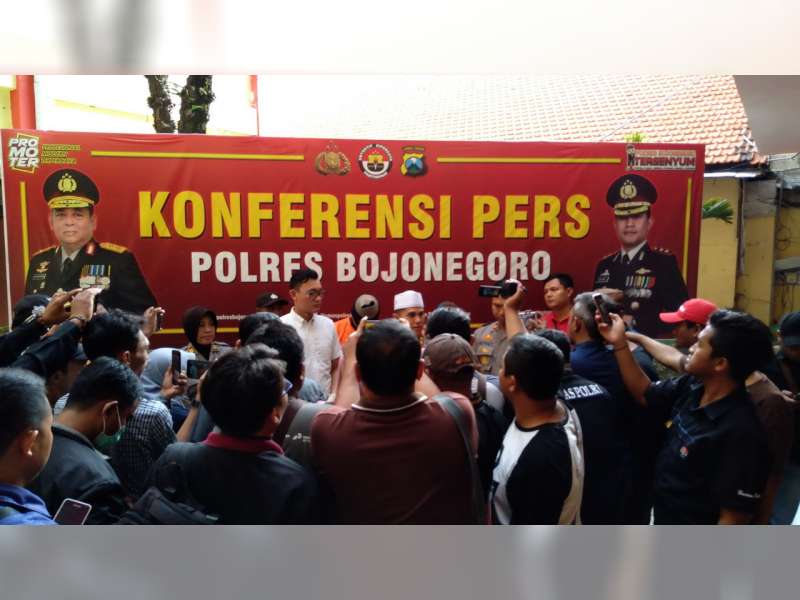 Janjikan Korbannya Jadi Perangkat Desa, Oknum Kades di Baureno Bojonegoro Ditangkap Polisi