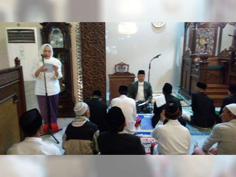 Bupati dan Wakil Bupati Bojonegoro, Laksanakan Salat Id di Masjid Darussalam