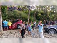 Tak Kuasai Medan Jalan, Pemudik Asal Jakarta Terperosok ke Tebing Jalan di Bojonegoro