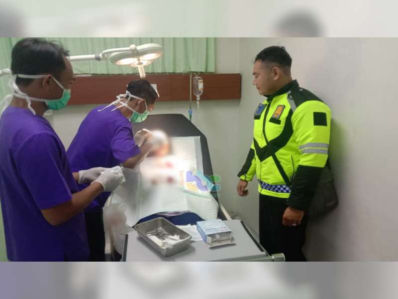 Diduga Mengantuk, Innova Tabrak Elf di Padangan Bojonegoro, Seorang Penumpang Luka Berat