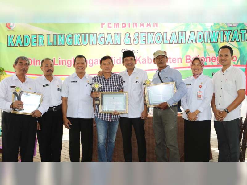 Wakil Bupati Bojonegoro Serahkan Pengharahan Adiwiyata dan Gerbang Bojonegoro Bersinar