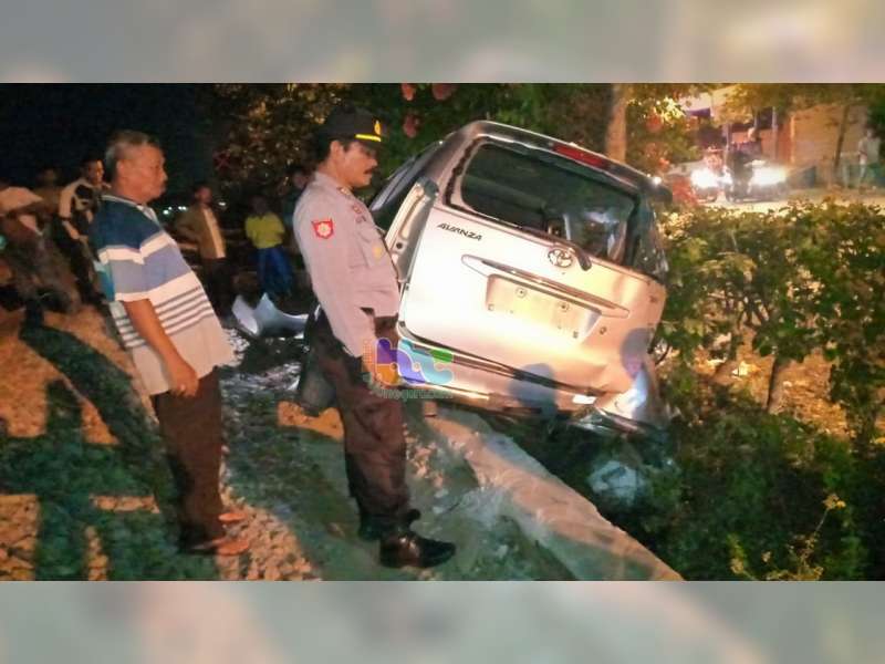 Lagi-lagi, Mobil Ditabrak Kereta Api di Perlintasan Tanpa Palang Pintu di Kapas Bojonegoro