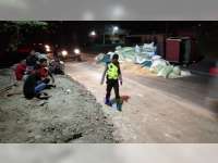 Truk Bermuatan Jagung, Terguling di Watujago Margomulyo Bojonegoro