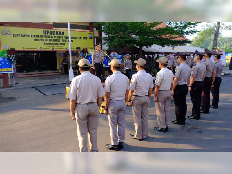 Sejumlah Anggota Polri dan PNS Polres Bojonegoro Terima Kenaikan Pangkat&nbsp;