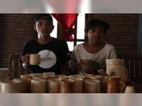 Pemuda di Blora ini Manfaatkan Bambu Jadi Kerajinan Gelas Cantik