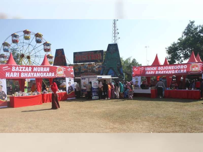 Polres Bojonegoro Bekerjasama Dengan UMKM dan Bulog, Gelar Bazar Murah