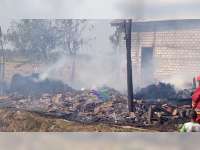 Lagi Kebakaran Terjadi di Bojonegoro, Kandang Milik Warga Kepohbaru Ludes Terbakar