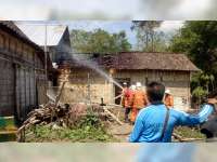 Diduga Lupa Matikan Kompor Gas, Rumah Warga Balen Bojonegoro Terbakar