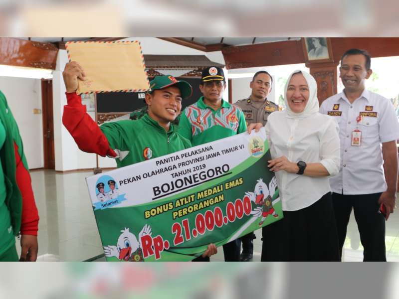 Bupati Bojonegoro Berikan Bonus Pada Para Atlet Peraih Medali Porprov Jatim 2019