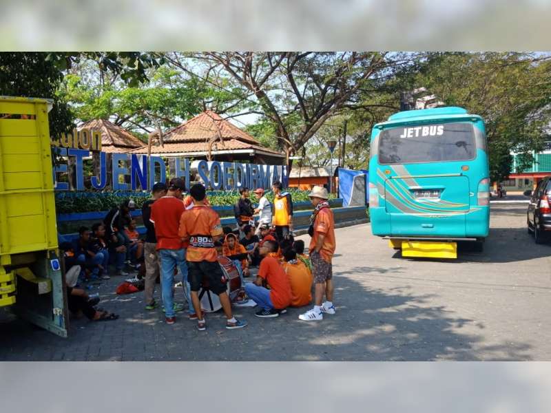 Ratusan Suporter Beri Dukungan Laga Perdana Persibo Bojonegoro Vs PSM Madiun