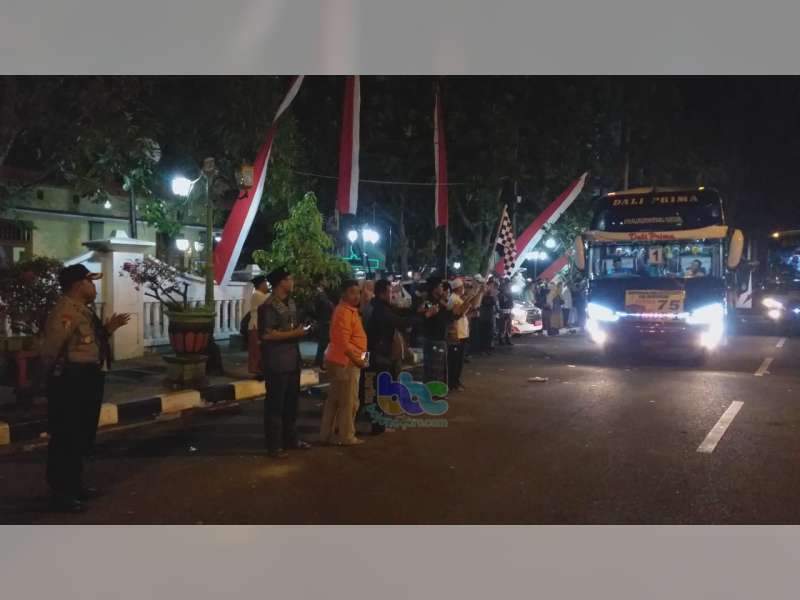 Jamaah Calon Haji Kabupaten Bojoegoro Kloter 75 Diberangkatkan