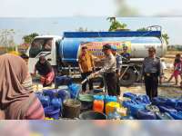 Polsek Ngasem Bojonegoro, Salurkan Bantuan Air Bersih pada Warga Terdampak Kekeringan