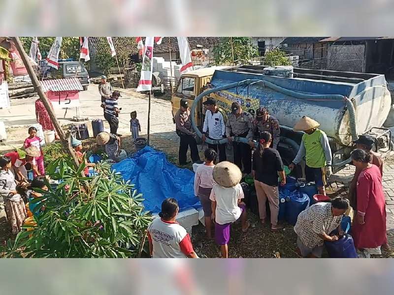 Gilrian Polsek Sumberrejo Bojonegoro, Salurkan Bantuan Air Bersih