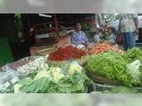 Jelang Iduladha, Harga Cabai di Pasar Bojonegoro Naik, Harga Tomat Anjok