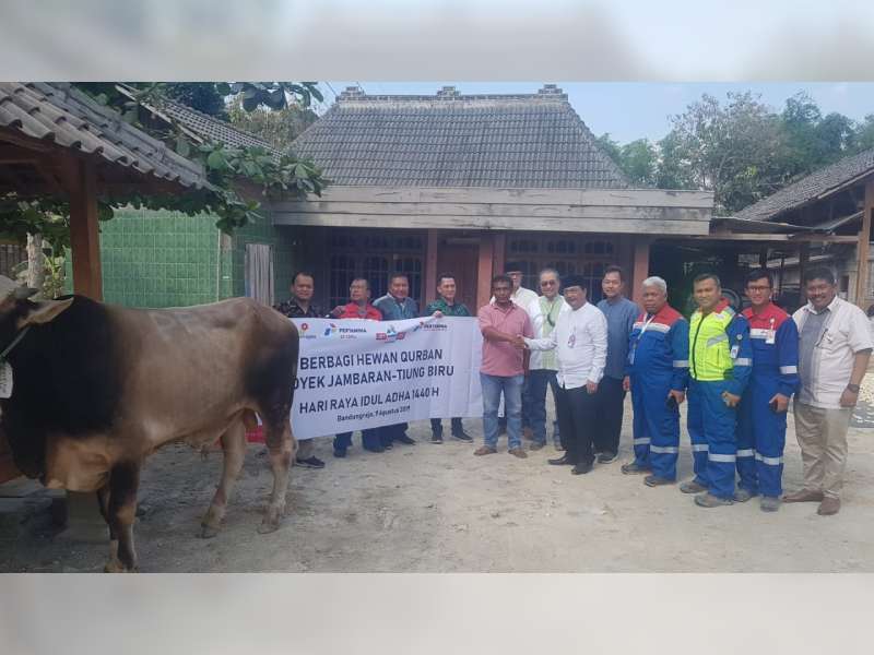 PEPC, Konsorsium RJJ dan PDSI Serahkan Hewan Kurban Untuk Masyarakat Bojonegoro