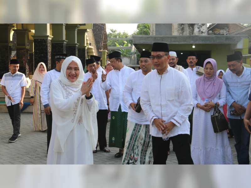 Bupati Bojonegoro Laksanakan Salat Iduladha di Masjid Al Muntaha Padangan