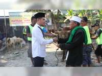 Kapolres Bojonegoro Serahkan Hewan Kurban dari Kapolda Jatim ke 4 Pondok Pesantren