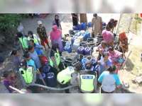 Peringati HUT Polwan ke-71, Polwan Polres Bojonegoro Bagikan Air Bersih