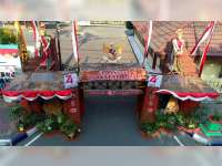 Semarak Gapura Kemerdekaan Polres Bojonegoro Dihiasi Patung Penari Thengul