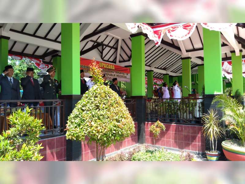 Bupati Pimpin Upacara Peringatan Detik-Detik Proklamasi di Alun-Alun Bojonegoro