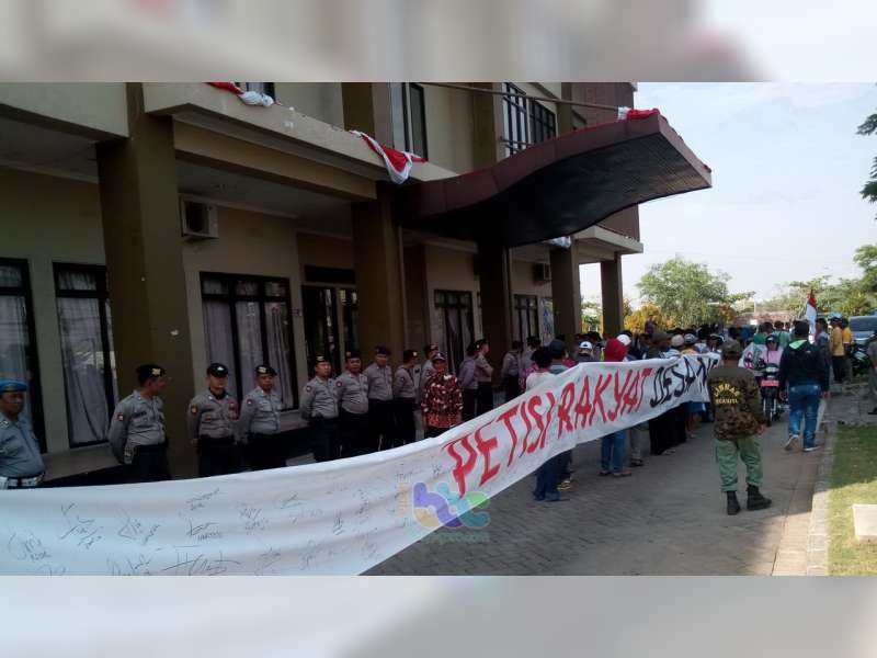 Datangi Mal Pelayanan Publik Bojonegoro, Warga Pertanyakan IMB Pasar Desa Ngampel