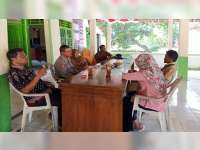 Cegah Penyimpangan, Anggota Polsek Sumberrejo Bojonegoro Aktif Awasi Penggunaan Dana Desa