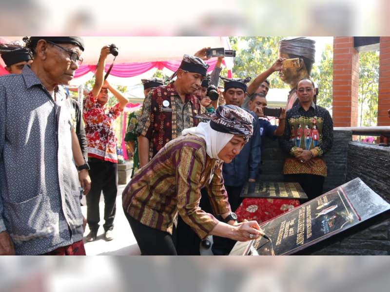 Bupati Bojonegoro Resmikan Tugu Prasasti Sedulur Sikep Samin di Kecamatan Margomulyo