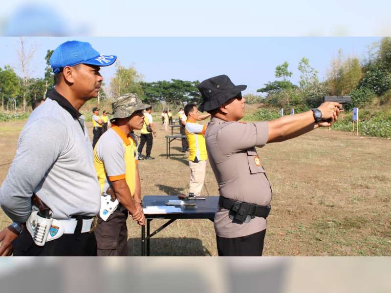 Tingkatkan Kemampuan Anggota, Polres Blora Gelar Latihan Menembak