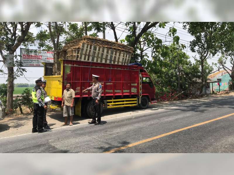 Razia Hari Ketujuh, Polres Bojonegoro Tindak Kendaraan Kelebihan Muatan