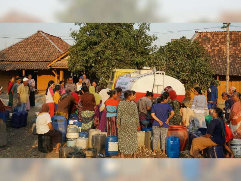 PT GMM Bulog Blora bersama Polsek Kunduran Salurkan Bantuan Air Bersih