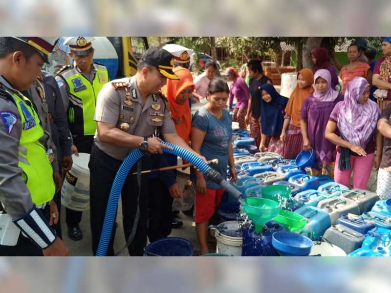 Sat Lantas Polres Blora Droping 15 Tangki Air Bersih, Untuk Warga Desa Jepangrejo