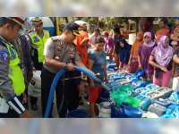 Sat Lantas Polres Blora Droping 15 Tangki Air Bersih, Untuk Warga Desa Jepangrejo