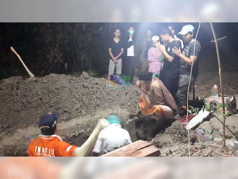 Polisi di Bojonegoro Bongkar Makam 2 Warga Kedungadem untuk Dilakukan Diotopsi