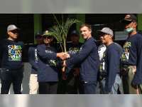 Masyarakat dan Karyawan EMCL Berbaur dalam Kerja Bakti Sukarelawan di Desa Manukan