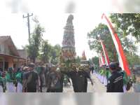 Kirab Gunungan Buka Gelaran Festival Sentono di Kradenan Blora