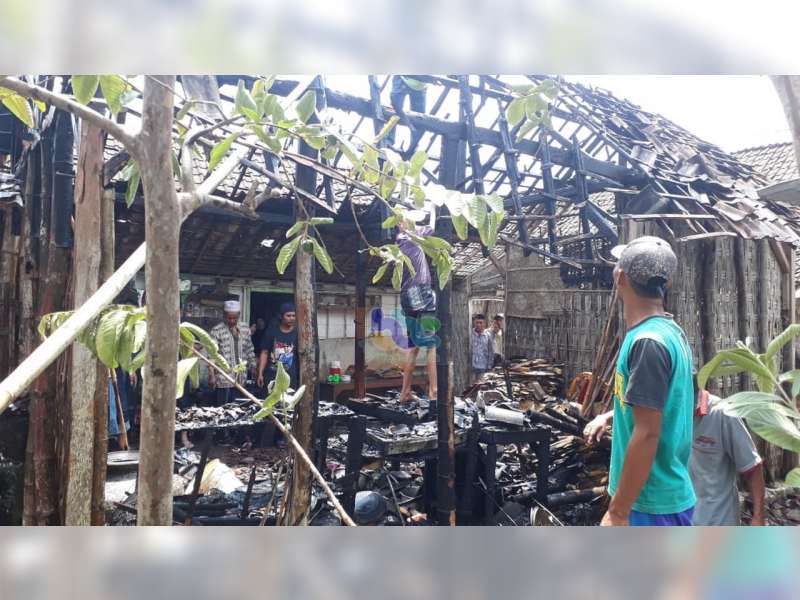 Diduga Akibat Regulator Tabung Elpiji Bocor, Rumah Warga Sumberrejo Bojonegoro Terbakar