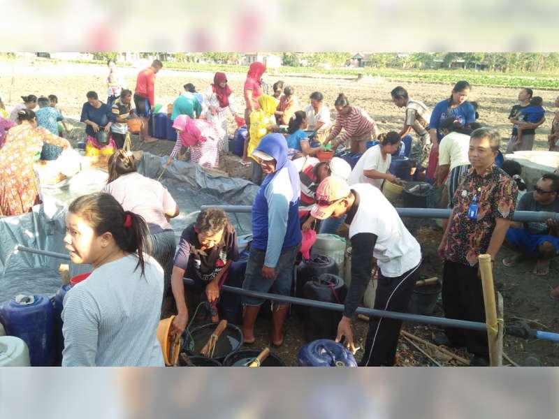 Pemerintah Kecamatan Sugihwaras Gandeng Komunitas Motor, Beri Bantuan Air Bersih