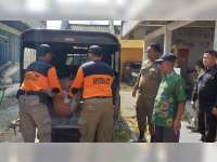 Satpol PP dan Dinsos Bojonegoro, Evakuasi Dua Orang Gelandangan ke Rumah Sakit