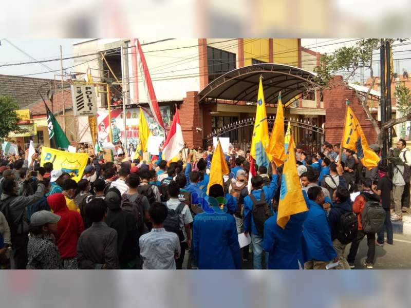 Mahasiswa Bojonegoro Gelar Aksi Solidaritas di Mapolres Bojonegoro