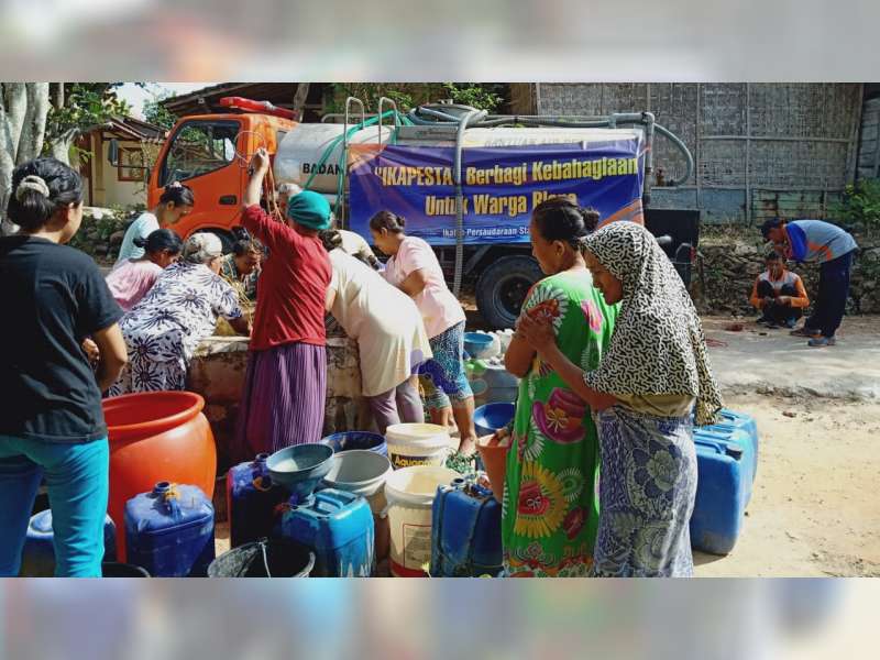 Ikapesta Blora Salurkan Bantuan Air Bersih pada Warga Terdampak Kekeringan