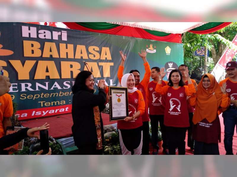 Bojonegoro Catat Rekor MURI, untuk Flash Mob Penyandang Disabilitas Rungu Terbanyak