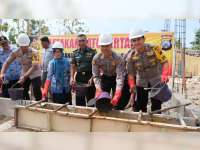 Kapolres Bojonegoro Laksanakan Peletakkan Batu Pertama Pembangunan Polsek Ngasem