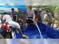 Polsek Ngasem Bojonegoro, Bantu Salurkan Air Bersih Bantuan Gubernur Jawa Timur