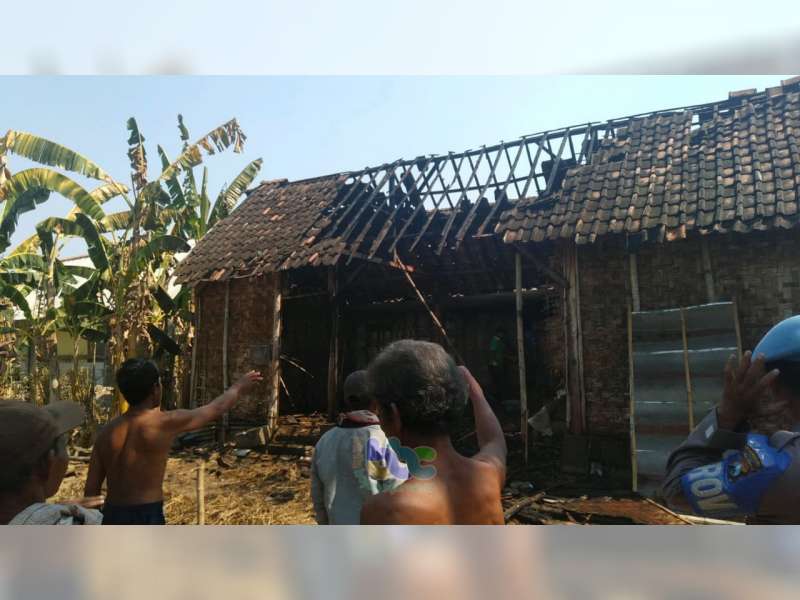 Kandang Warga Kasiman Terbakar. Ini Kebakaran Keempat di Bojonegoro Sepanjang Hari Ini