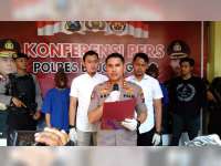 4 Warga Bandung, Pelaku Penipuan Melalui Medsos Ditangkap Polisi Bojonegoro