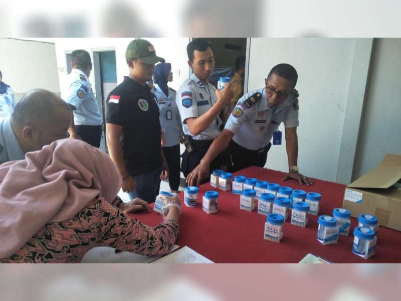 Antisipasi Peredaran Narkoba di Lapas, Petugas Lapas Blora Jalani Tes Urine