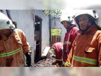 Rumah Warga Bojonegoro Terbakar, 2 Balita Berhasil Diselamatkan Petugas Damkar
