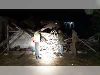 Akibat Diterjang Angin, Rumah Warga Kanor Bojonegoro Roboh